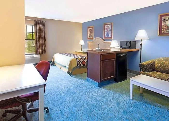 Hotel Super 8 By Wyndham Freeport