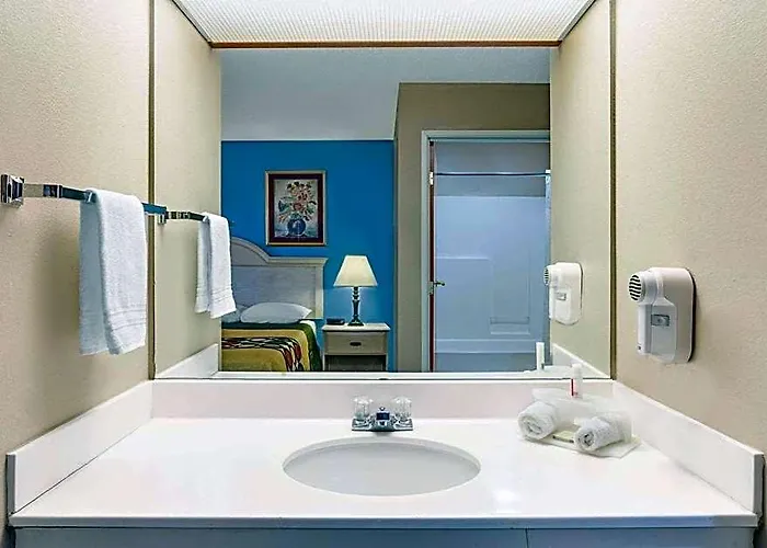 Super 8 By Wyndham Hotel Freeport